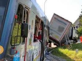 Aarwangen Sattelschlepper Bahnuebergang ASm STAR Be 4 8 114 kollidierten 1_Kaüpo Be_14 7 20