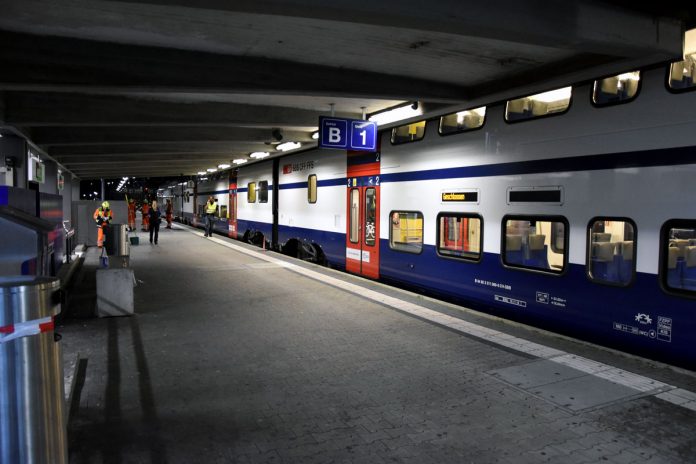 Bahnhof Rapperswil Mann stuerzt unter anfahrenden Zug_Kapo SG_14 8 20