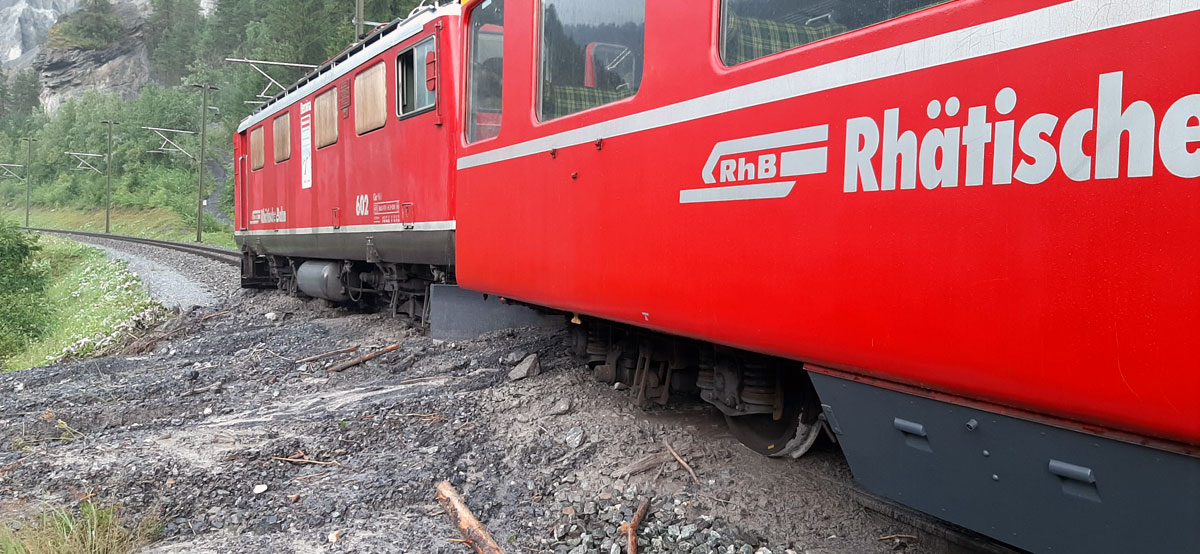 Erlebniszug Rheinschlucht Ruefe entgleist_RhB_1 8 20