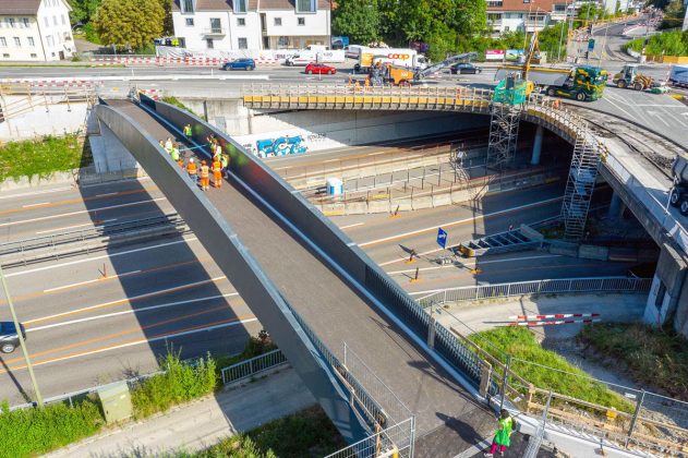 Fussgaenger- und Velobruecke Herweg Eroeffnung 1_Limmattalbahn_11 8 20