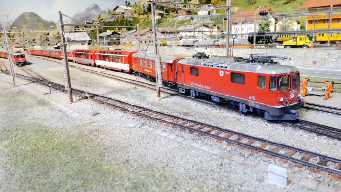 Surselva-Zug mit Glacier-Express G 1996_CFK_11 2 20