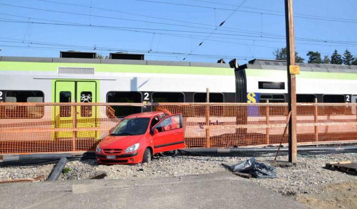 Bahnhof Biberist Ost Auto ueberfaehrt Fahrradlenker kollidiert Zug BLS_Kapo SO_12 9 20 Bahnhof Biberist Ost Auto ueberfaehrt Fahrradlenker kollidiert Zug BLS_Kapo SO_12 9 20