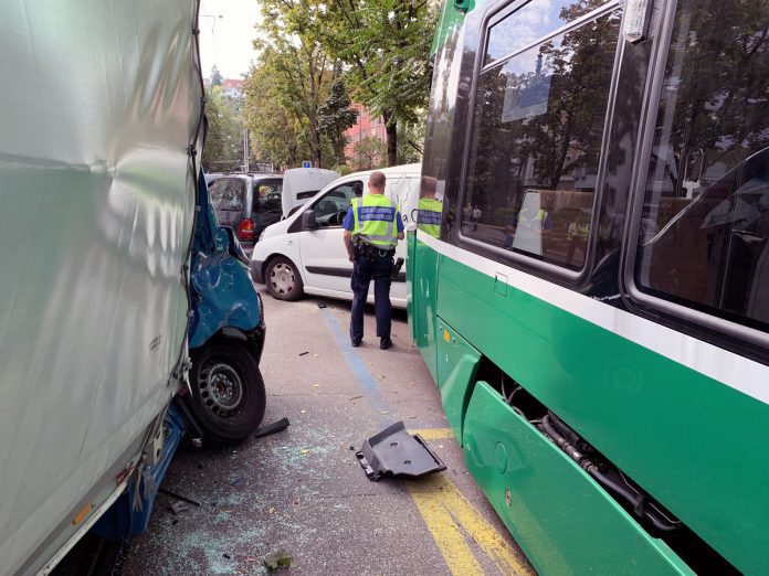Unfall BVB 6016 Lieferwagen_Kanton Basel-Stadt Justiz- und Sicherheitsdepartement_16 9 20 Unfall BVB 6016 Lieferwagen_Kanton Basel-Stadt Justiz- und Sicherheitsdepartement_16 9 20