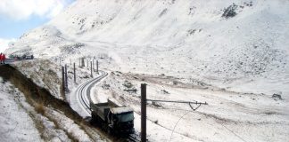 Andermatt Oberalppass Lastwagen MGB-Bahngleis_Kapo UR_12 10 20