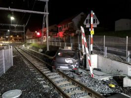 Autofahrer prallt Bahnhof Palezieux Barriere_Staat Freiburg_19 10 20