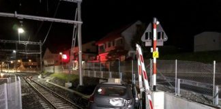 Autofahrer prallt Bahnhof Palezieux Barriere_Staat Freiburg_19 10 20