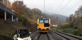 Baden Ungesichertes Auto rollt auf Bahngleis_Kapo AG_23 10 20