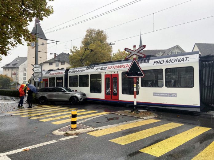 Bremgarten Auto Bremgarten-Dietikon-Bahn zusammengestossen_Kapo AG_23 10 20