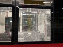 Bernmobil: Fahrende Trams und Bus durch Steinwürfe beschädigt