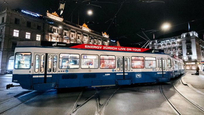 VBZ Tram 2000 Pony-Anhaenger B 2406 Radio Energy Studio Paradeplatz_Vbzonline ch_10 20