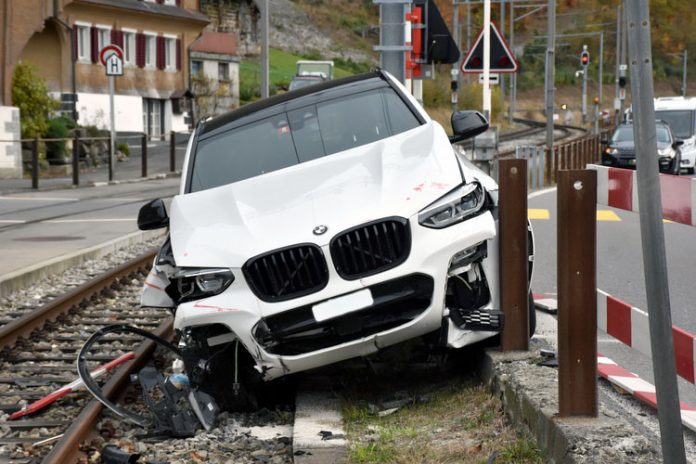 Kaiserstuhl Auto Bahnstrasse ZB gelandet_Kapo OW_1 11 20