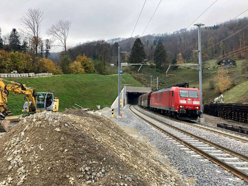 Neuer Boezbergtunnel erster Zug_Dario Haeusermann_6 11 20
