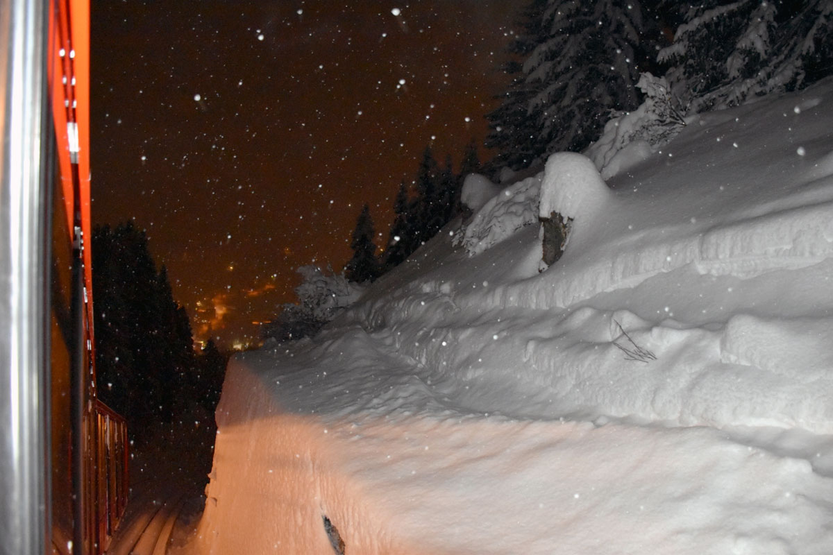 Davos Snowboarder neben Trasse Parsennbahn gestuerzt_Kapo GR_6 12 20
