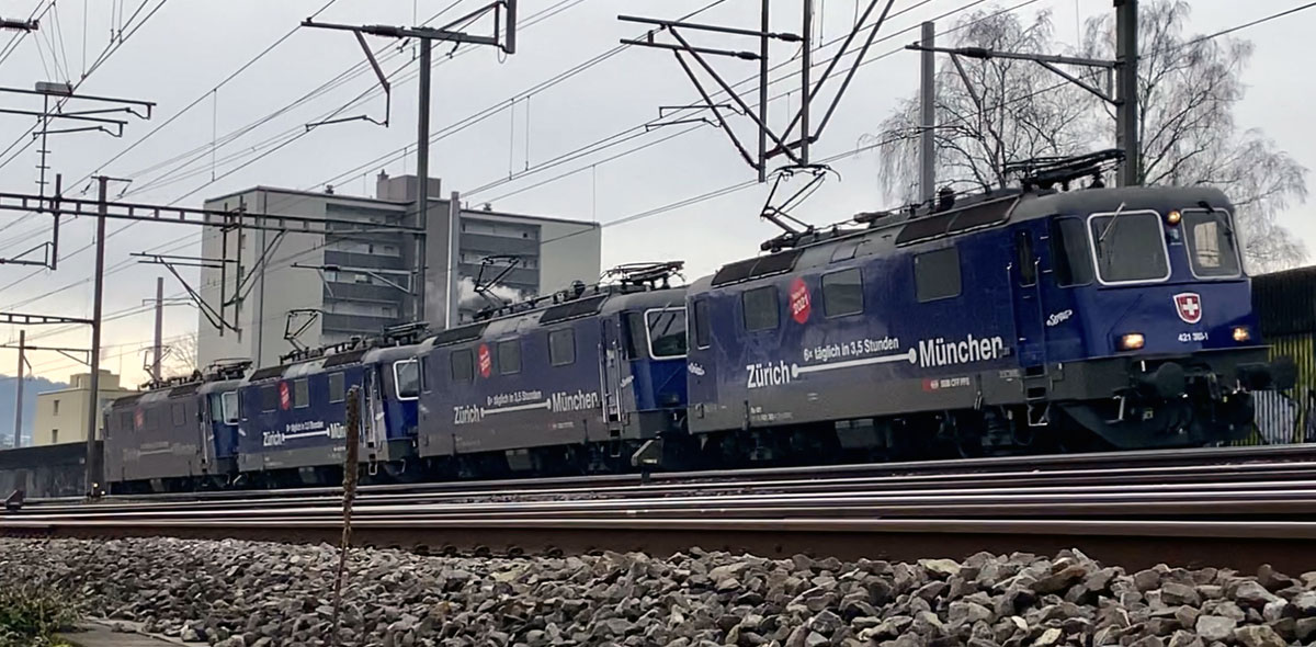 SBB Cargo Re 421 blau Muenchen Ueberfuhr Dietikon Glanzenberg_Nicolas Leutenegger_15 12 20