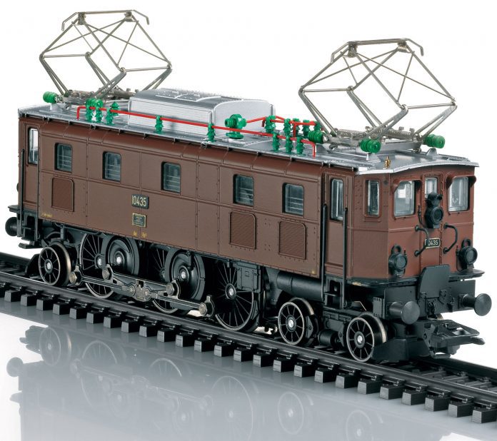 H0 37515 schraeg SBB Ae 36 II 10435 dunkelbraun_Maerklin_1 21