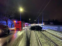 Lenzburg Auto landete auf Seetalbahn_25 1 21_Kapo AG