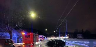 Lenzburg Auto landete auf Seetalbahn_25 1 21_Kapo AG