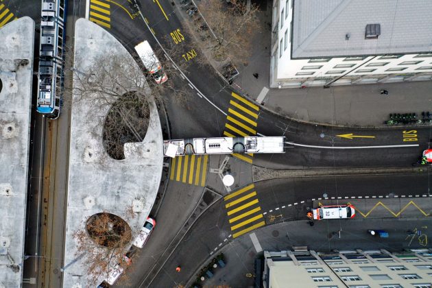 Unfall-Limmatplatz VBZ Wagen 94 Doppelgelenk-Trolleybus plus 3_Stapo ZH_8 1 21