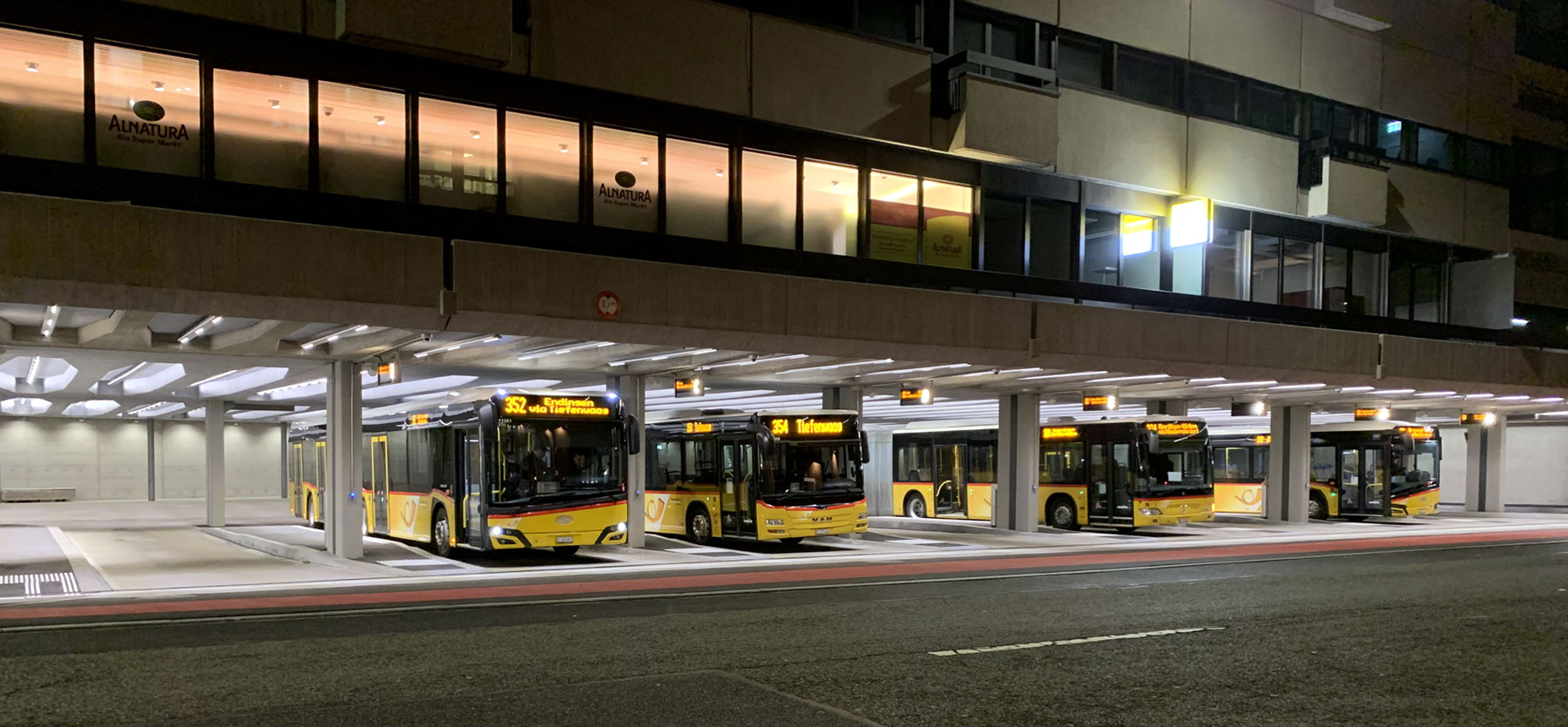 Moderne Postautostation am Bahnhof Baden_Nicolas Leutenegger_2 21