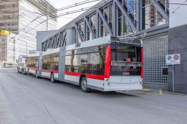 Erste Doppelgelenkbatterietrolleybusse für die VBSG eingetroffen