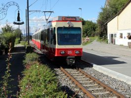 Forchbahn Einfahrt Haltestelle Neue Forch_FB