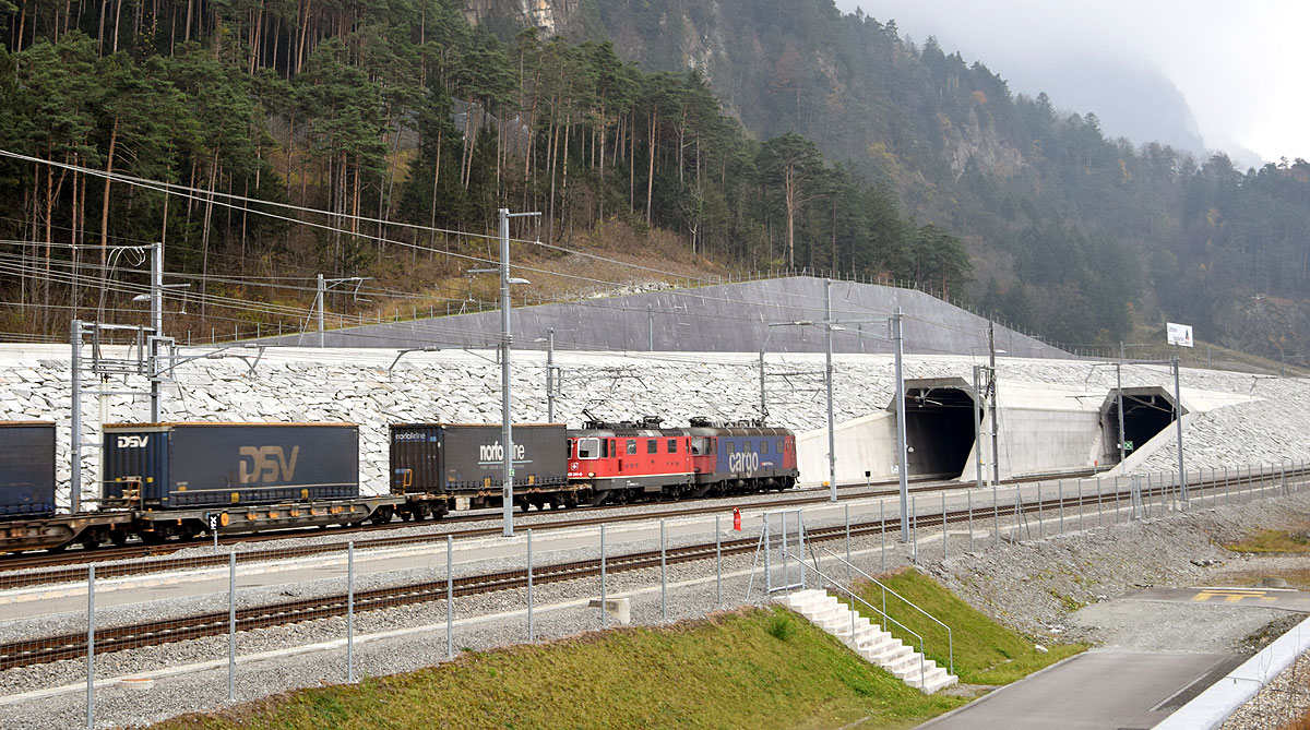 Gotthard-Basistunnel Einfahrt Nordportal ICN_Sandro Hartmeier_14 11 16
