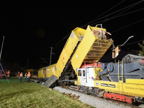 Nach Kollision von Bauzügen bei Cazis: RhB-Strecke Rhäzüns - Thusis unterbrochen