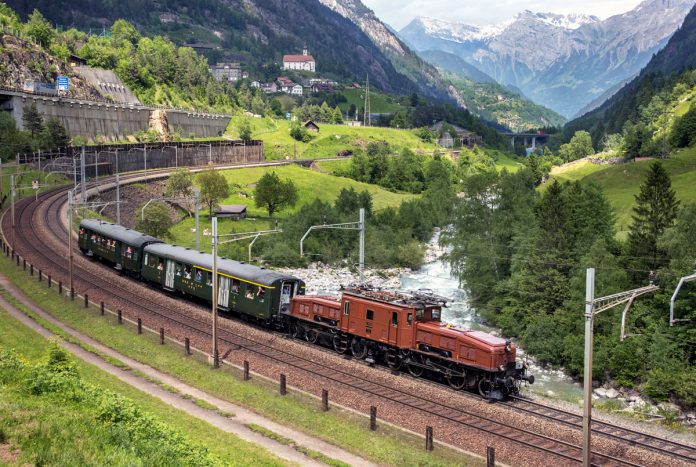 Erlebniszug San Gottardo Wattinger Kurve Wassen_Georg Trueb_15 6 13