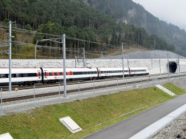 Gotthard-Basistunnel Einfahrt Nordportal Gueterzug_Sandro Hartmeier_14 11 16