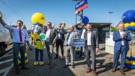 Erster Halt des ECE52 in Ringsheim: «Ed Euromaus» vom Europa-Park heisst Reisende herzlich willkommen