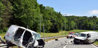 Murkart bei Frauenfeld FWB Kollision Lieferwagen unterbrochen_Kapo TG_21 6 21