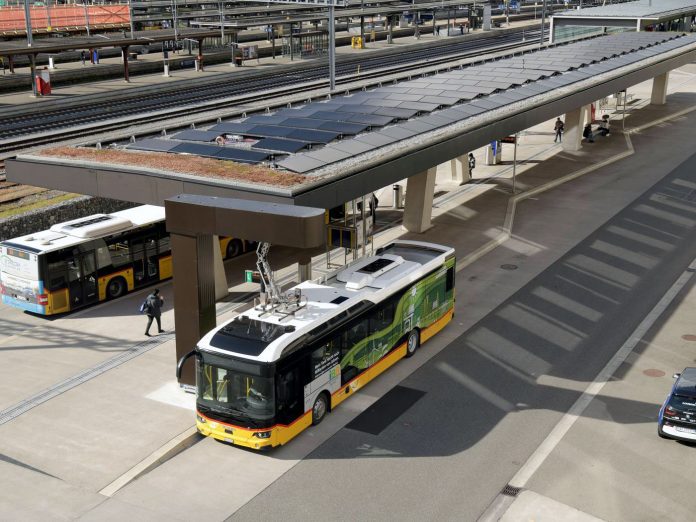 Photovoltaikanlage Pantograph Elektropostauto Bahnhof Brugg_Postauto_9 6 21