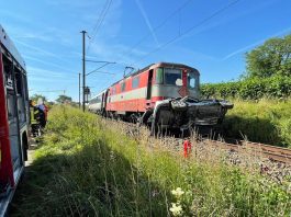 Lottstetten IC 4 282 Kollision Gleis Auto 2_Feuerwehr Jestetten S Trapp_10 7 21