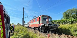 Lottstetten IC 4 282 Kollision Gleis Auto 2_Feuerwehr Jestetten S Trapp_10 7 21