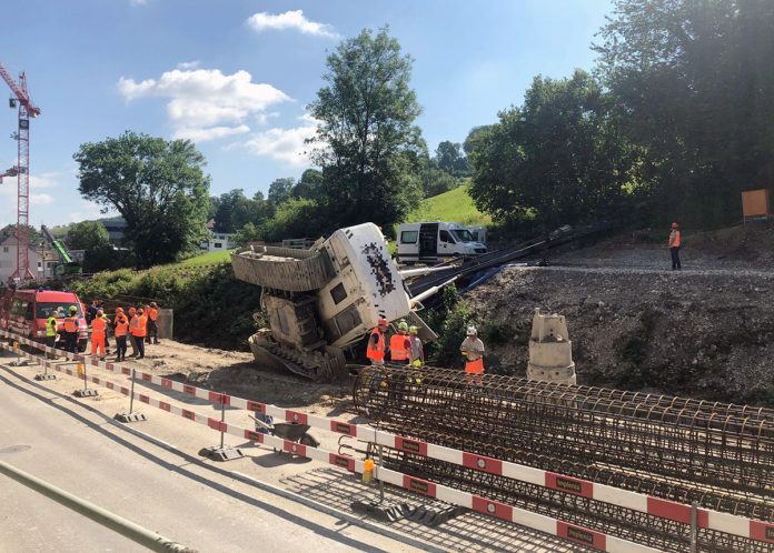 Niederdorf BL 100 Tonnen schwerer Bohrbagger kippt Bohrarbeiten_Kapo BL_2 7 21