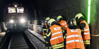 Rettungsuebung SEMPIONE 21 Feuerwehr birgt Figuranten Unfallzug Simplontunnel 1_SBB Dominic Steinman_12 9 21