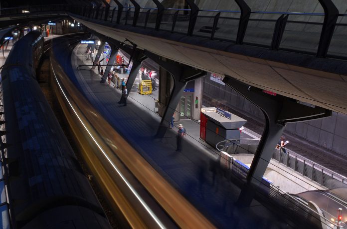 Bahnhof Zuerich Stadelhofen Nacht_ZVV