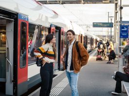 oeV Passagiere Bahnhof Sursee_Dominik Wunderli