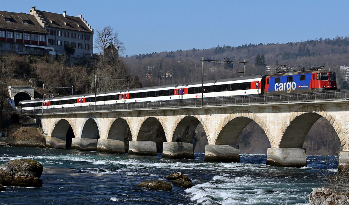 Eurocity-Flotte Schloss Laufen Rheinfall_SBB CFF FFS