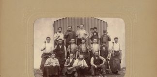 Gruppenbild Depot Biel Jura-Bern-Luzern-Bahn_ Fotografie Jongh Freres Neully-Paris_1888