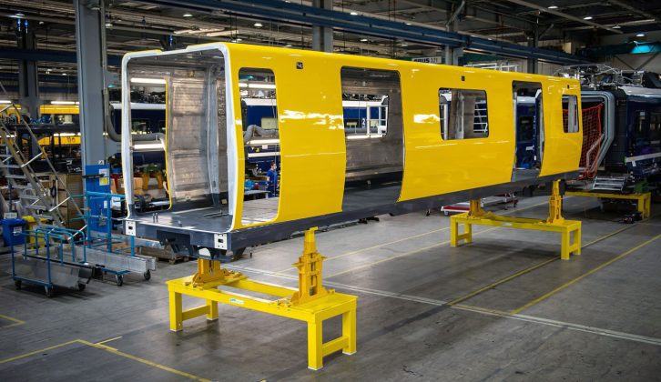 erster lackierter Wagenkasten BVG U-Bahn-Baureihe JK Stadler Werk Berlin-Pankow 3_Milos Djuric Team On_18 2 22