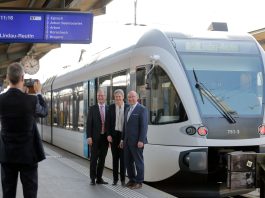 Erinnerungsfoto Eroeffnungsfahrt beim Start Romanshorn_Thurbo_26 3 22