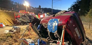Mammern AutoFahrbahn abgekommen Bahngleis gelandet_28 2 22