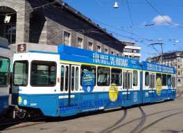 Zürich hilft der Ukraine: Speziell gestaltetes «Tram 2000» unterwegs
