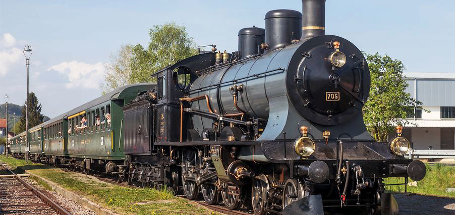 SBB Historic 705-mit-Zug-Ramsen_Georg Trueb