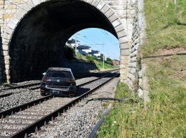 Unfall Egolzwil Auto SBB Bahnlinie_Kapo LU_17 7 22