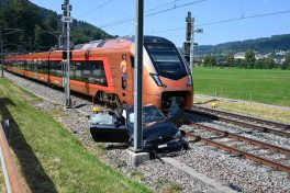 Wattwil: Zusammenstoss zwischen Auto und Traverso RABe 526 117 / 217 der SOB