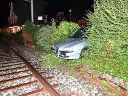 Bahnhof Degersheim Autofahrer Selbstunfall Hecke_Kapo-SG_26 8 22