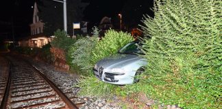 Bahnhof Degersheim Autofahrer Selbstunfall Hecke_Kapo-SG_26 8 22