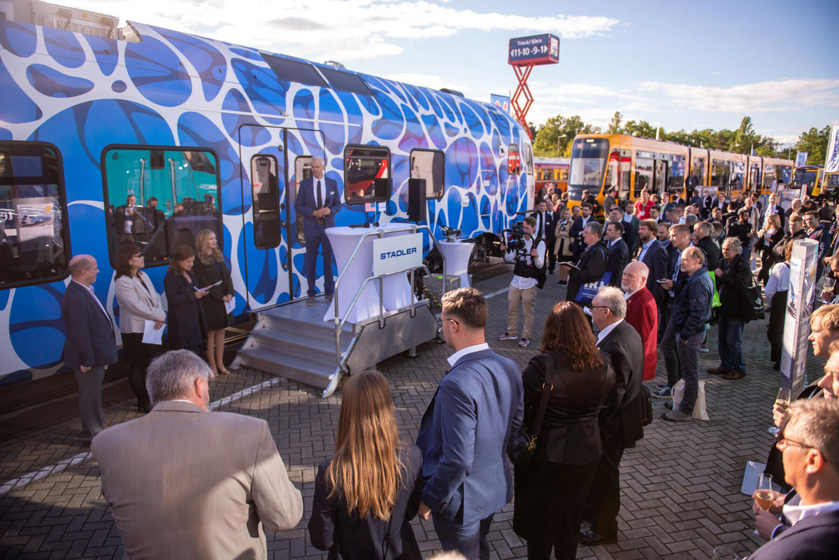 Unterzeichnung Erklaerung umweltfreundlich Schienenverkehr Kalifornien 1_Stadler_20 9 22